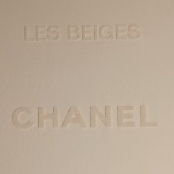 CHANEL Parfums Beach Towel - NEW - Ultra Large (37'' x 66'') - Picture 4 of 8